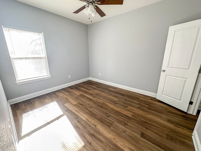 Building Photo - 106-102 Vitava Dr