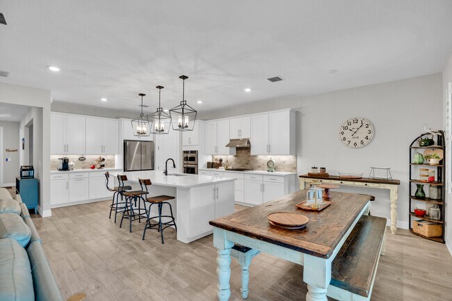 Building Photo - 10281 SW Captiva Dr