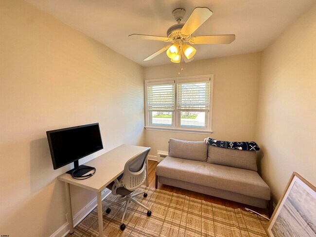 Building Photo - 112 N Argyle Ave