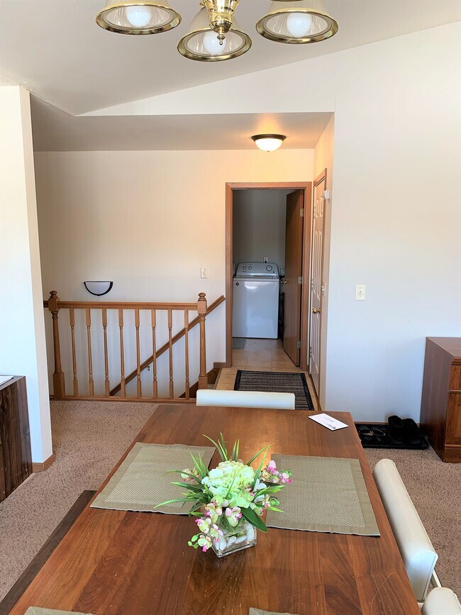 Building Photo - 812 Van Es Pky