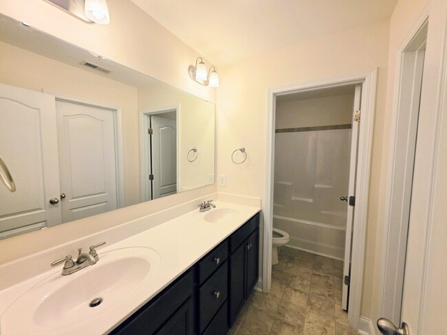 Building Photo - Beautiful Wilmington Floor Plan In Wedgefi...