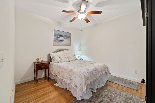 Building Photo - 11905 Centre St