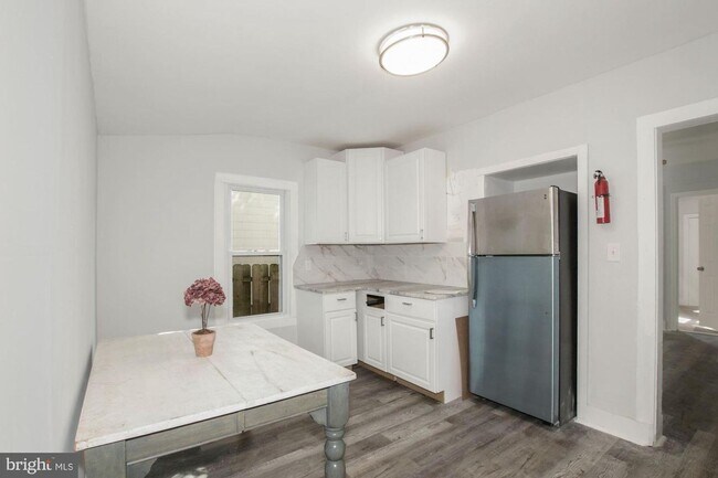 Building Photo - Gorgeous 4 Bedroom Home FOR RENT in Millville $1500