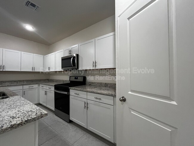 Building Photo - 19434 W Hazelwood St