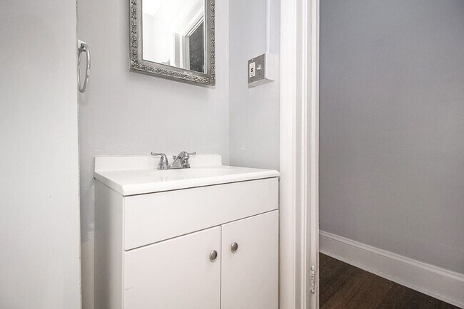 Building Photo - 1909 Treadway Ave