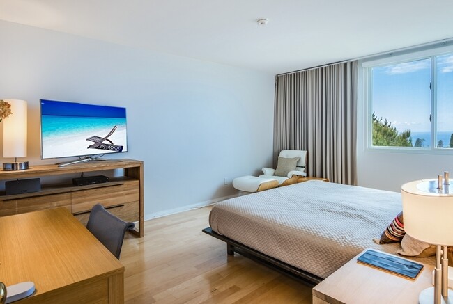 Building Photo - Big Ocean View 2 Bedroom