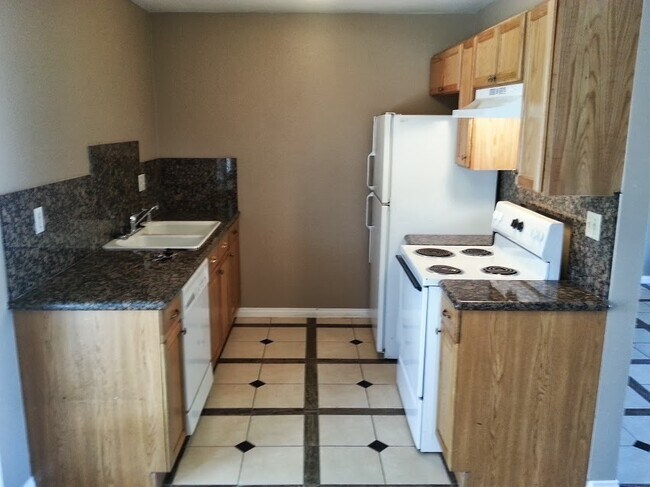 Building Photo - LOVELY 3 BEDROOM 1 BATH HOME! COME SEE TODAY!