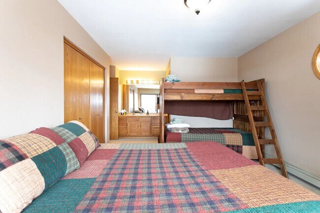 Building Photo - 716 Lagoon Dr