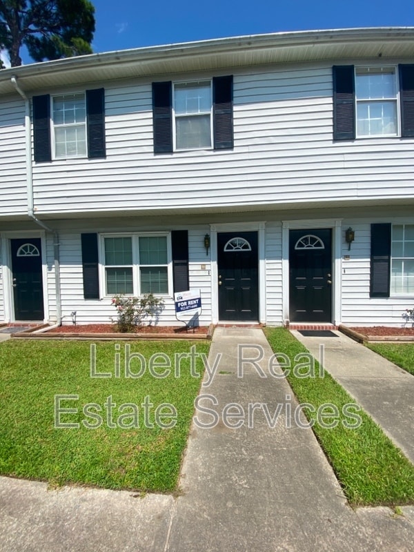 Primary Photo - 1100 Pineland Ave