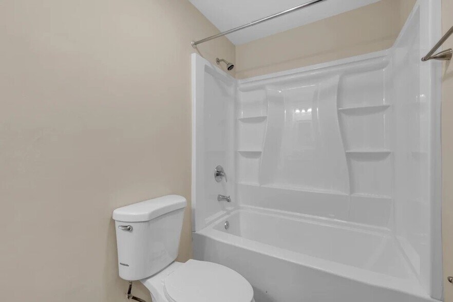 Building Photo - 4463 Melvin Cir E
