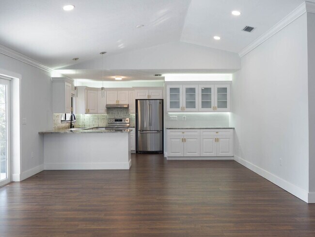 Building Photo - Country-Style Sarasota Living on a Full Acre - Pool Home with Oversized Workshop — Move-In Ready Now