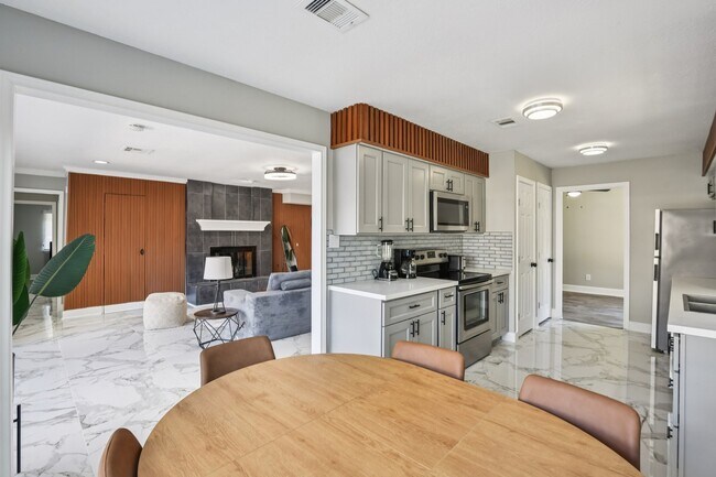 Building Photo - 15642 Pagehurst Dr