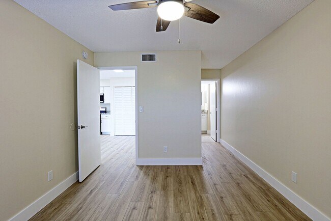 Building Photo - Mystic Gardens 5331-3114