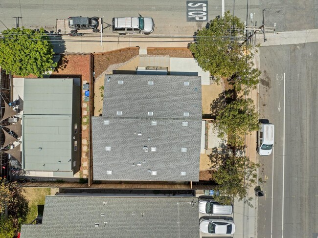 Building Photo - 1489 Fern Ave