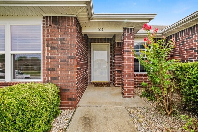 Building Photo - Great 3 Beds + 2 Baths Home with Solar Panels! Large Covered Patio!