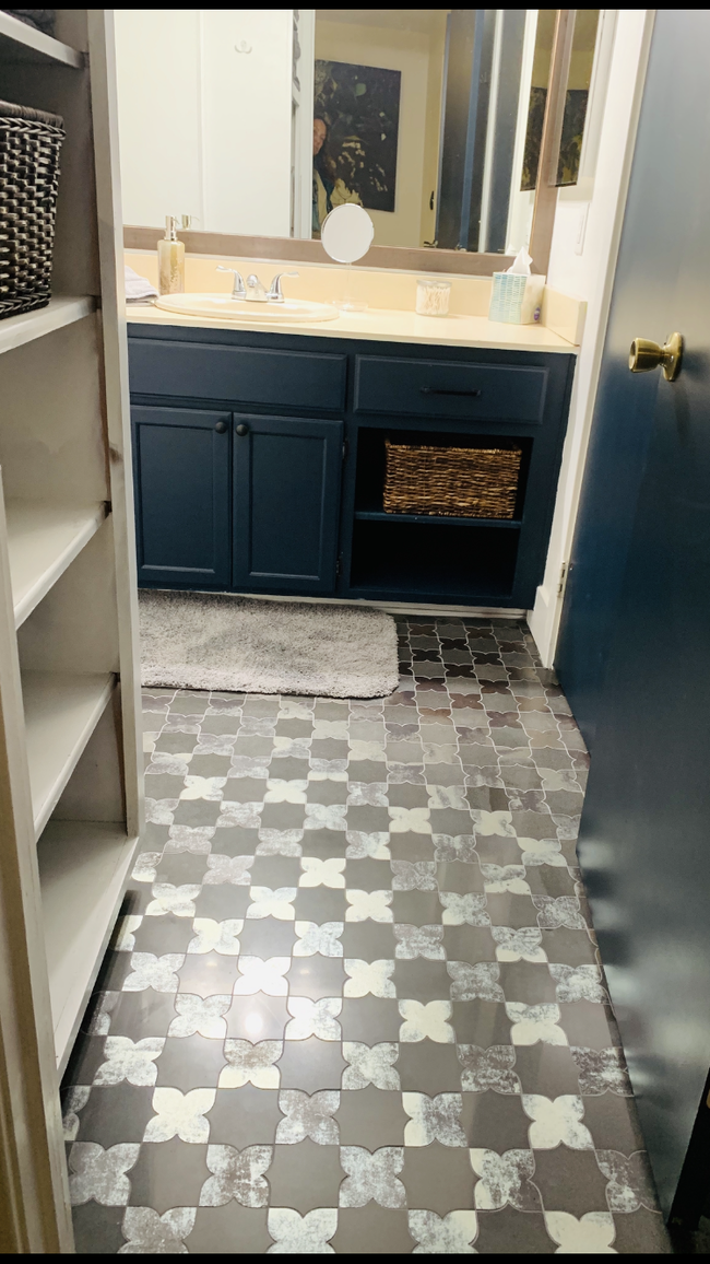 Plenty of shelve space in bathroom - 31903 Vineyard Ave