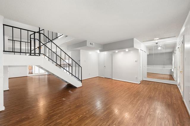 Building Photo - 376 Westview Terrace