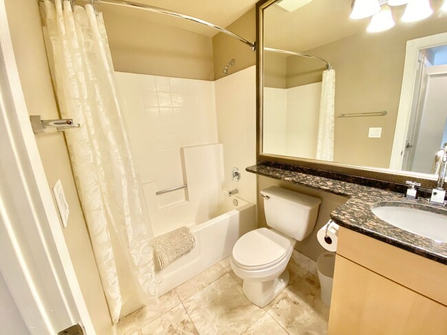 Building Photo - Meridian 2 BDR /2 BATH TOP FLOOR Luxury Co...