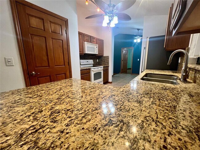 Building Photo - 1156 S Carpenter Ave