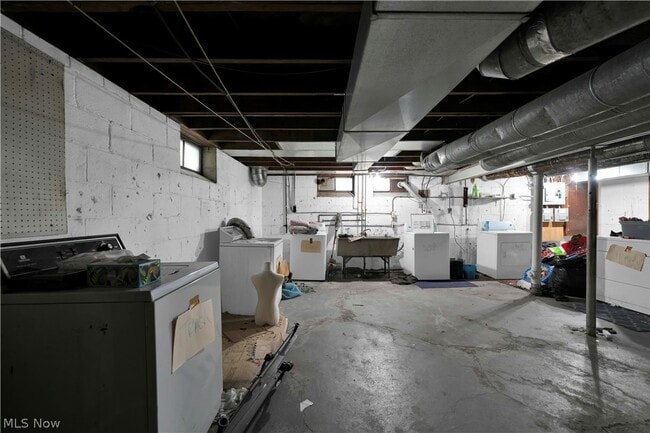 Building Photo - 478 E 222nd St