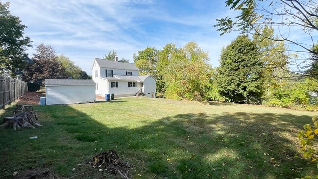 Building Photo - Gorgeous 3BR 1 Bathroom in Leominster