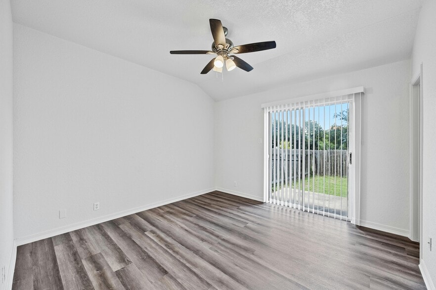 Master Bedroom - 502 Rockmoor Dr