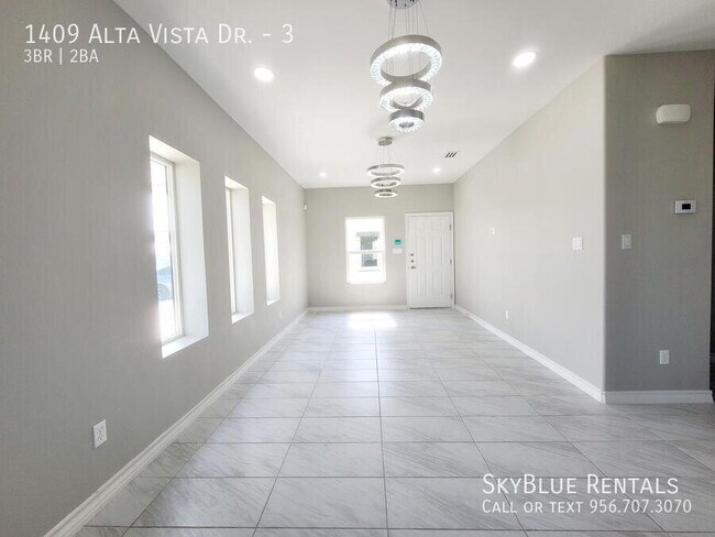 Building Photo - 1409 Alta Vista Dr