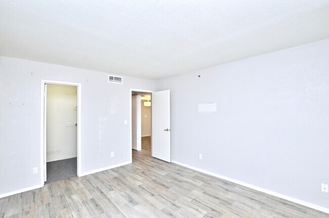 Building Photo - 4444 E Paradise Village Pky N