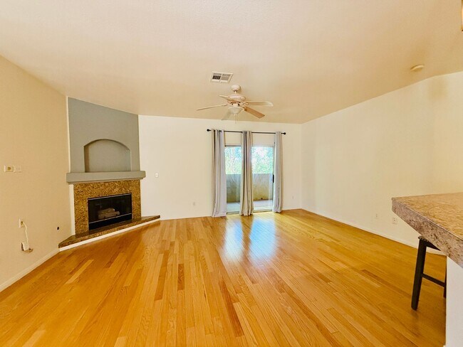 Building Photo - Enjoy resort-style living in this stylish ...