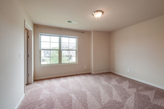 Building Photo - Gorgeous 4BR/2.5BA+Bonus executive home for lease in M'boro now! Triple Rockvale schools!