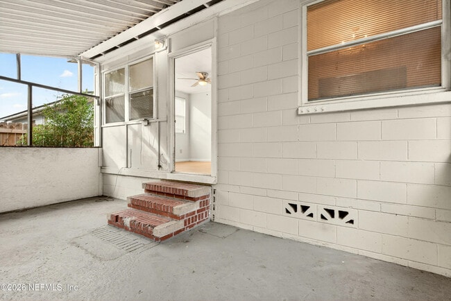 Building Photo - 7248 Stonehurst Rd N