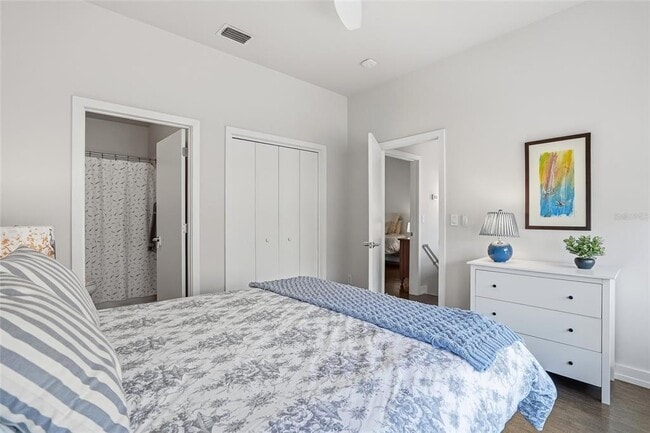 Building Photo - 106 Fareham Pl N