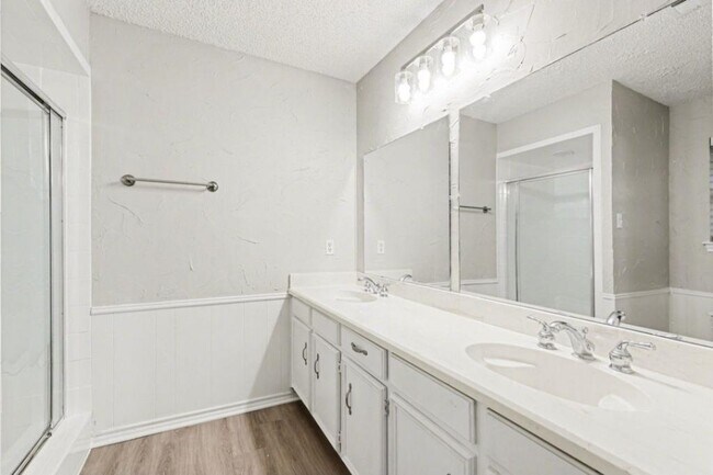 Building Photo - 4900 Ridgeline Dr