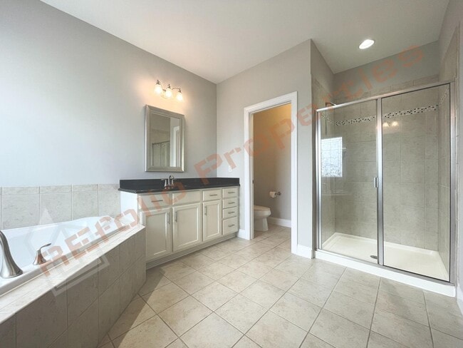 Building Photo - Lovely & Spacious 3 Bedroom, 2.5 Bathroom ...