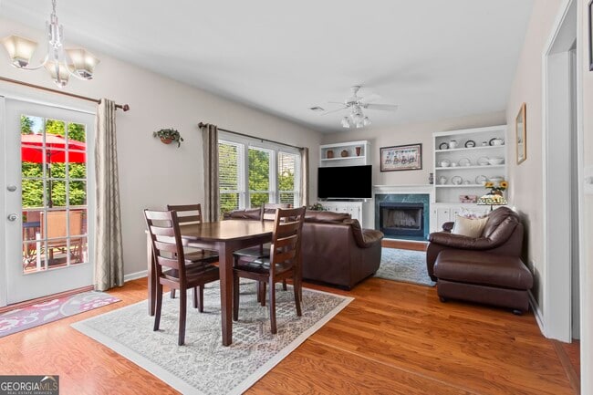 Building Photo - 304 Fairbrook Cir