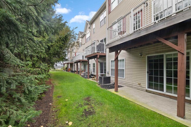 Building Photo - 12 Mallard Pl
