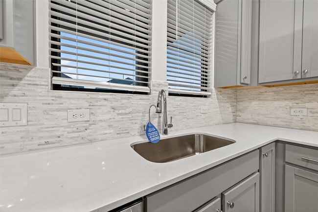 Building Photo - 1111 Mercantile St