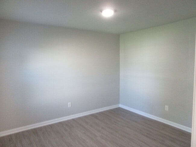 Building Photo - 1300 Grace Ave