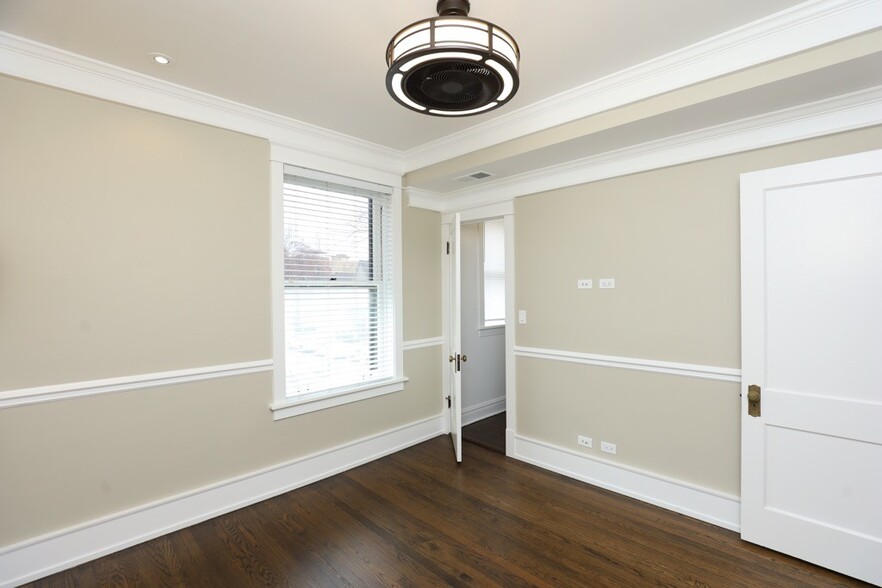 Building Photo - 1938 W Berenice Ave