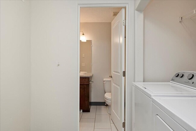 Building Photo - Lancaster Apartments | 2 Bedroom Apartment for Rent – Boise North End