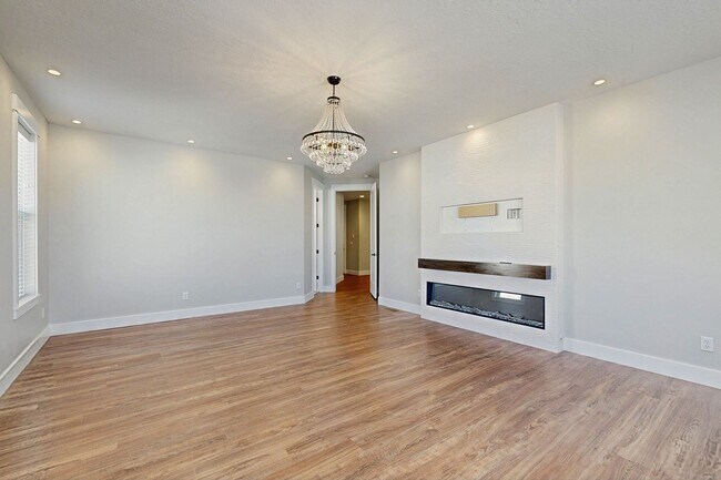 Building Photo - High-End Spacious 4 Bedroom Home in Desirable Highland with Private Backyard and Finished Basement