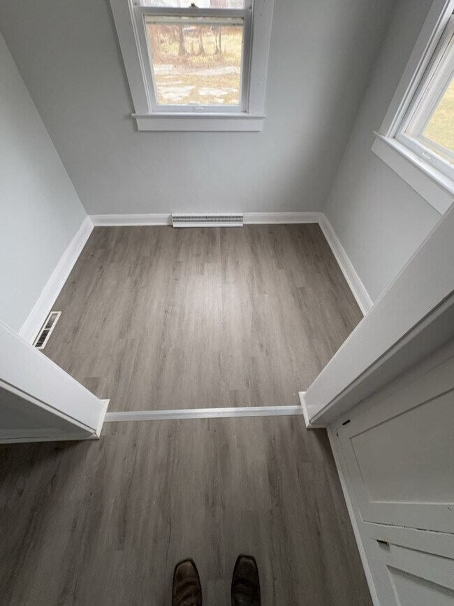 Building Photo - 960 W Delaware Ave