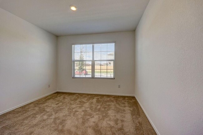 Building Photo - 618 Waterway Ave