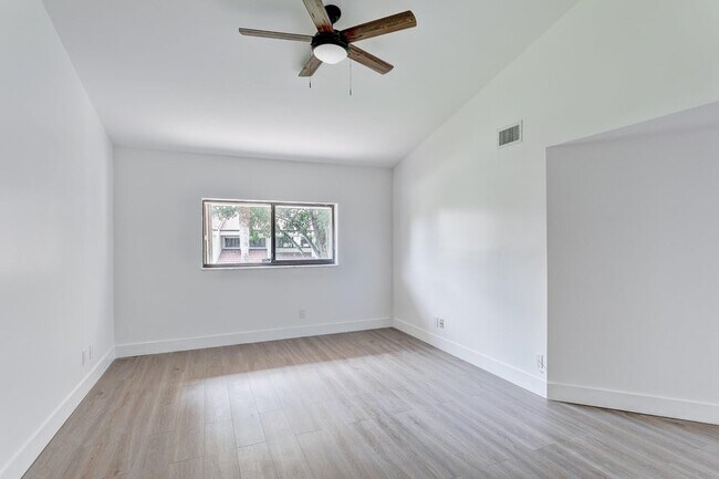 Building Photo - 206 Sea Oats Dr
