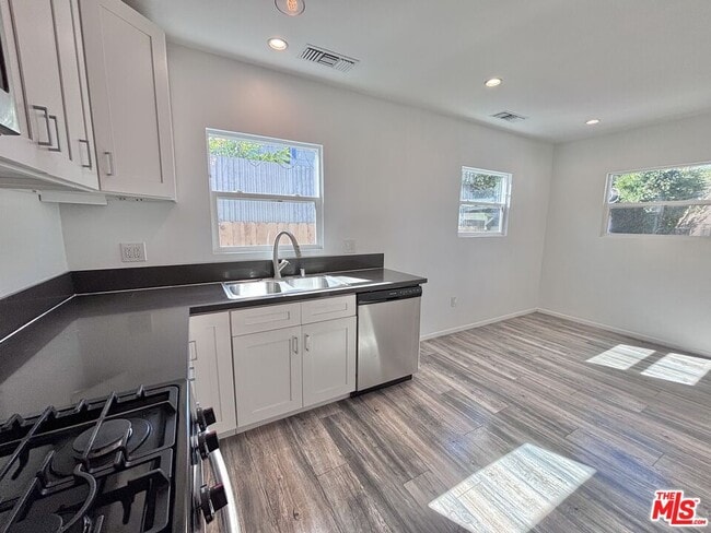 Building Photo - 3774 S Gramercy Pl