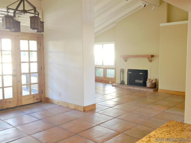 Building Photo - 16920 Via De Santa Fe