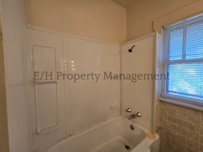 Building Photo - 907 N Faulkner St