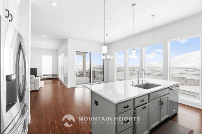 Building Photo - 5615 Valley View Rd