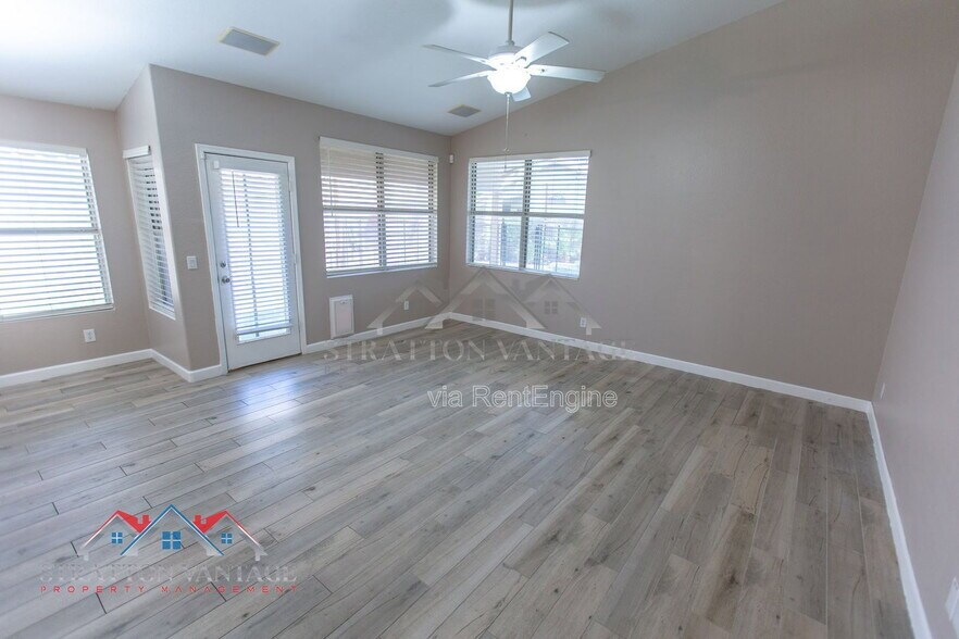 Building Photo - 9825 W Runion Dr
