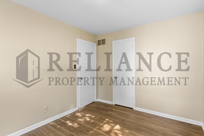 Building Photo - 1701 N Floberta Rd